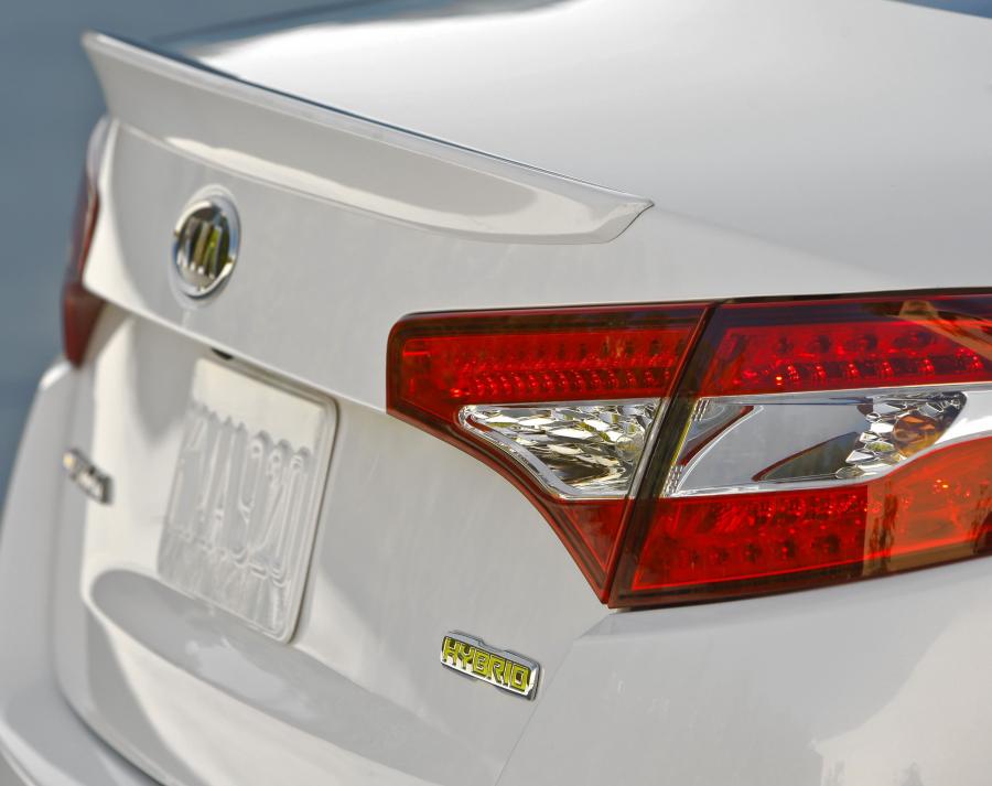  Kia Optima Hybrid 2012 года  (фото 14 из 32)